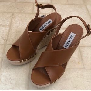 Steve Madden wedged. NWT size 7